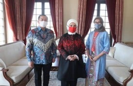 Ibu Negara Turki Minati Batik Indonesia