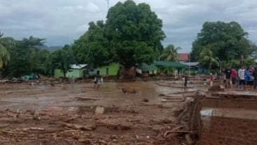 Bencana NTT, PUPR Bersihkan Lokasi Bencana Hari Ini