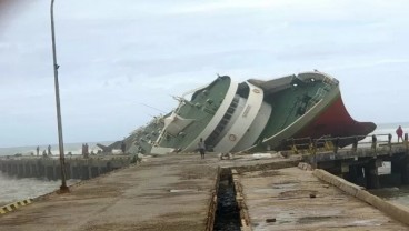 Dua Kapal Penumpang di NTT Karam Diterjang Siklon Seroja