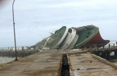 Dua Kapal Penumpang di NTT Karam Diterjang Siklon Seroja