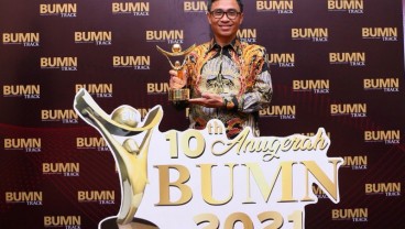 Dirut Pos Indonesia Raih CEO BUMN Terbaik Driving Transformation 2021