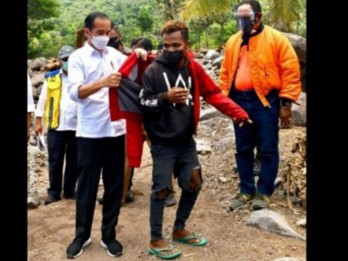 Jaket Merah Jokowi, Penawar Pilu Korban Bencana