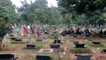 Jelang Ramadan, Peziarah Ramai Datangi TPU Pondok Kelapa