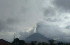 Gunung Sinabung di Tanah Karo Erupsi