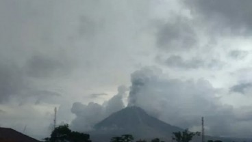 Gunung Sinabung di Tanah Karo Erupsi