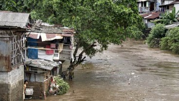 BNPB DKI Peringatkan Warga Bantaran Sungai Potensi Banjir