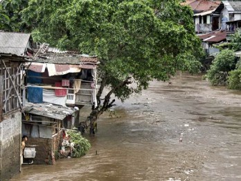 BNPB DKI Peringatkan Warga Bantaran Sungai Potensi Banjir