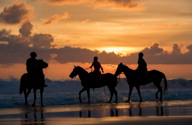 Hotel NIHI Sumba Tawarkan Pengalaman Berkuda Sambil Yoga di Pantai