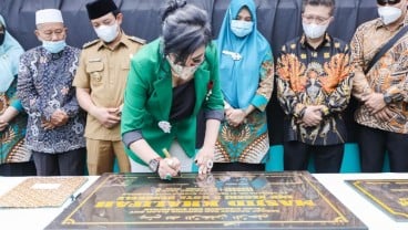 Pengusaha Maya Miranda Bangun Masjid di Kampung Halaman