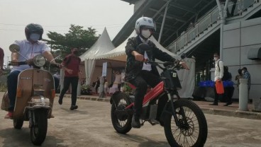 Menhub Jajal E-Mostra, Sepeda Motor Listrik Buatan UKM