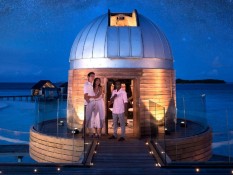 Resor di Maladewa ini Punya Teleskop Bintang di Atas Laut