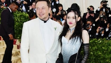 Elon Musk dan Grimes Diprediksi Jadi Pasangan Pertama yang Menikah di Luar Angkasa