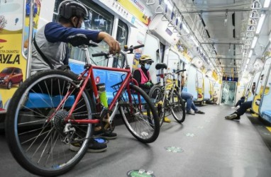 Akses Diperbaiki, Pesepeda Kini Makin Nyaman Naik MRT