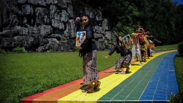 Peringati Hari Kartini, Penari Dari Sanggar Tari Bongkeng Art Space Menari Selama Tujuh Jam Tanpa Henti