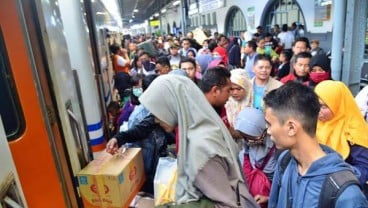 Plafon Ambruk, Stasiun Surabaya Pasarturi Tetap Beroperasi