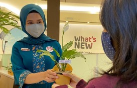 Peringati Earth Day, Aeon Mall BSD City Bagikan Tanaman ke Pengunjung