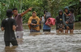 Banjir Pekanbaru: Saat Air Meninggi, Ini Tindakan Brimob Polda Riau