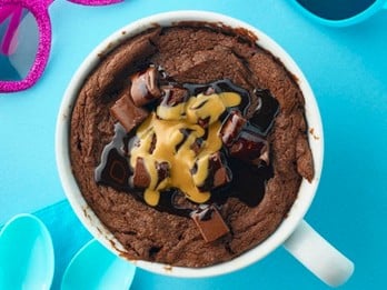 Menu Ramadhan Chocolate Peanut Butter Mug Cake, Bikin Cukup 10 Menit
