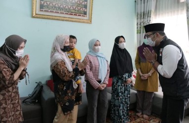 Ridwan Kamil Kunjungi Rumah Duka Kru KRI Nanggala-402