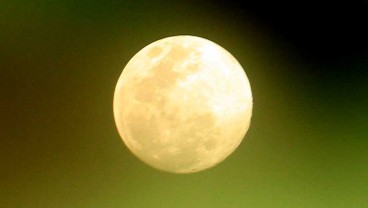 Foto-foto Fenomena Pink Moon, Supermoon April 2021