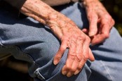4 Tanda Penting Anda Mungkin Kena Parkinson, Jangan Diabaikan