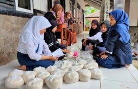 Pelajar di Purwakarta Distribusikan 17,5 Ton Beras Bagi Warga Prasejahtera