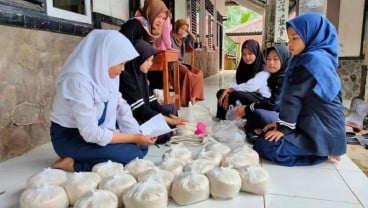 Pelajar di Purwakarta Distribusikan 17,5 Ton Beras Bagi Warga Prasejahtera