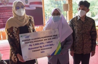 BP Jamsostek Berikan Beasiswa kepada Ratusan Pelajar di Purwakarta