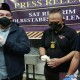 Polisi Menggerebek Gudang Ikan Berformalin di Pasar Jakabaring