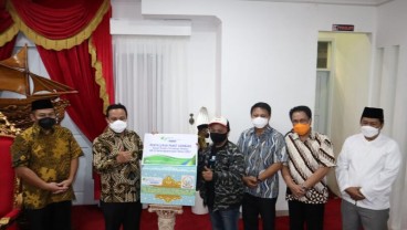 BP Jamsostek Sulama Salurkan 520 Paket Sembako ke Buruh