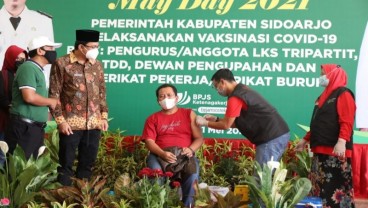 Peringati Hari Buruh, Pemkab Sidoarjo & Serikat Pekerja Adakan Vaksinasi