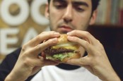 Awas, Junk Food dan Makanan Pedas Picu Bau Badan 