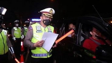 Mudik Dilarang, Tol Cikarang Padat Imbas Penyekatan Kendaraan