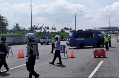 Hari Ketiga Larangan Mudik, Volume Kendaraan Keluar Jakarta Turun 44 Persen