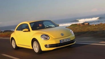 Identitas Pengemudi VW Beetle Kuning Tabrak Brimob Terungkap