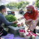 Kisah Pedagang Bunga di TPU, Berharap Ada Untung di Tengah Pandemi