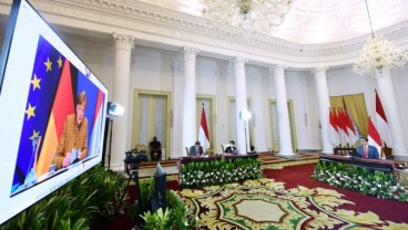 Presiden & Ibu Negara Salat Idulfitri di Halaman Istana Bogor