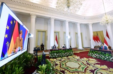 Presiden & Ibu Negara Salat Idulfitri di Halaman Istana Bogor