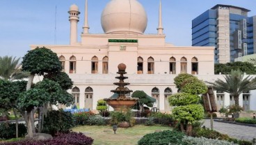 Ribuan Jamaah Ikut Salat Idulfitri di Masjid Al-Azhar Jakarta