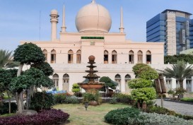 Ribuan Jamaah Ikut Salat Idulfitri di Masjid Al-Azhar Jakarta