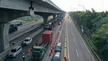 Hari Pertama Lebaran, Polisi Putarbalik 896 Kendaraan di Gerbang Tol Cikarang Barat