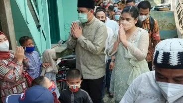 Wali Kota Medan Bobby Tinjau Warga yang Terkena Banjir Saat Idulfitri