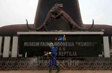 Lebaran Hari Ke-2, Ramai Warga Berwisata di Taman Mini Indonesia Indah