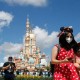 Disney World dan Taman Hiburan AS Bolehkan Turis Lepas Masker