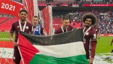 Pemain Leicester City Bentangkan Bendera Palestina saat Perayaan Juara Piala FA