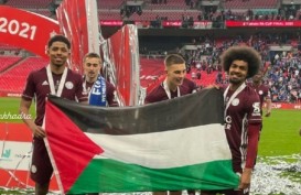 Pemain Leicester City Bentangkan Bendera Palestina saat Perayaan Juara Piala FA