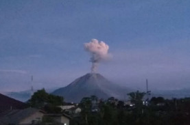 Gunung Sinabung Erupsi, Luncurkan Awan Panas Sejauh…