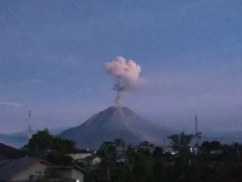 Gunung Sinabung Erupsi, Luncurkan Awan Panas Sejauh 3 Kilometer