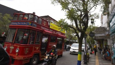 Duh! Jalan Braga Bandung Dicemari Pengamen yang Peras Warga