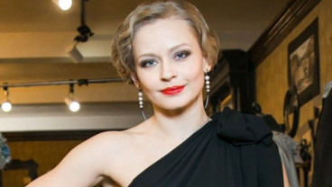 Ini Dia Artis Cantik Rusia yang Akan Terbang ke Luar Angkasa